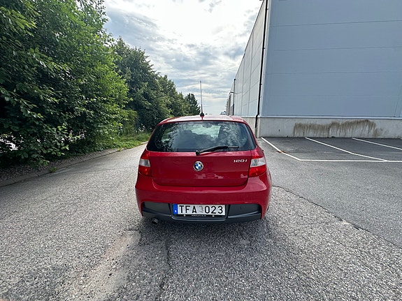 BMW 120i 5 of 5