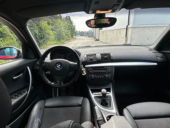 BMW 120i 7 of 8