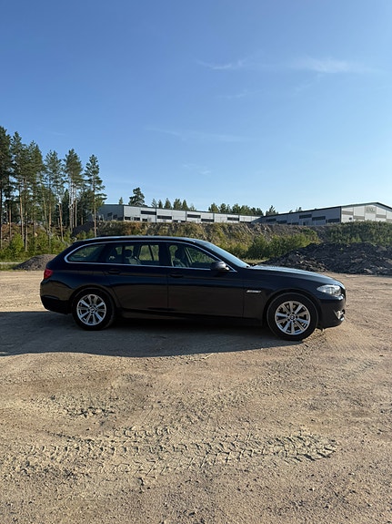 BMW 520d 3 of 5