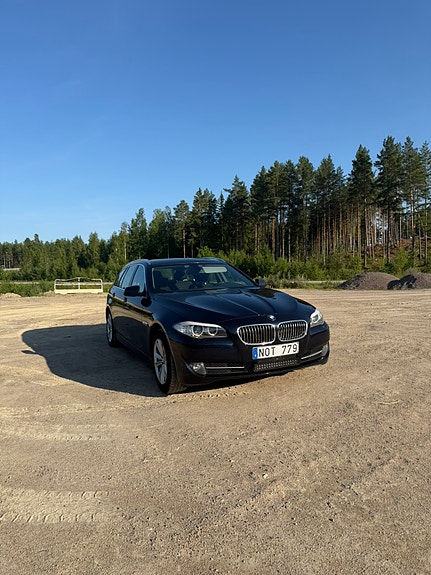 BMW 520d 2 of 5