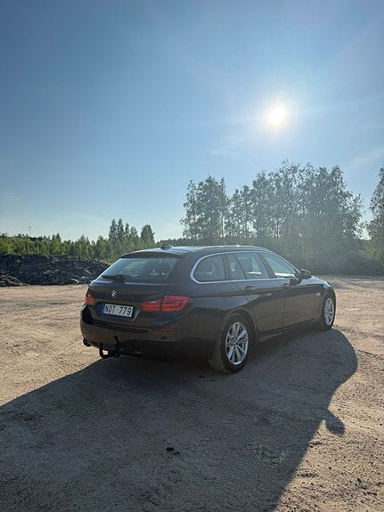 BMW 520d 4 of 5