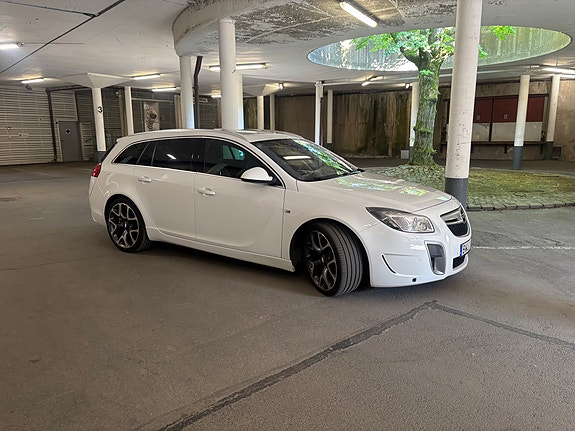 Opel Insignia 2 of 5