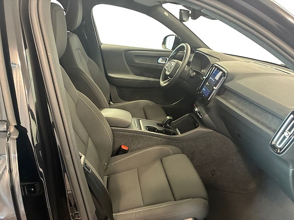 Volvo EX40 4 of 5