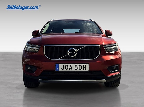 Volvo XC40 2 of 5