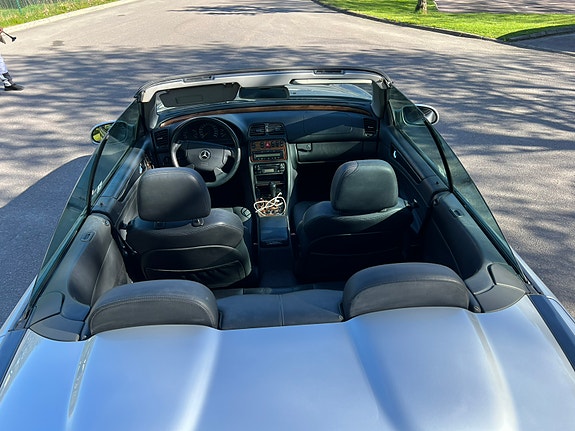 Mercedes-Benz CLK320 5 of 5