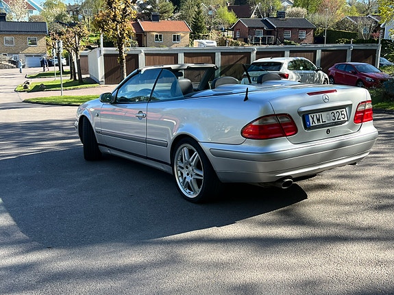 Mercedes-Benz CLK320 2 of 5