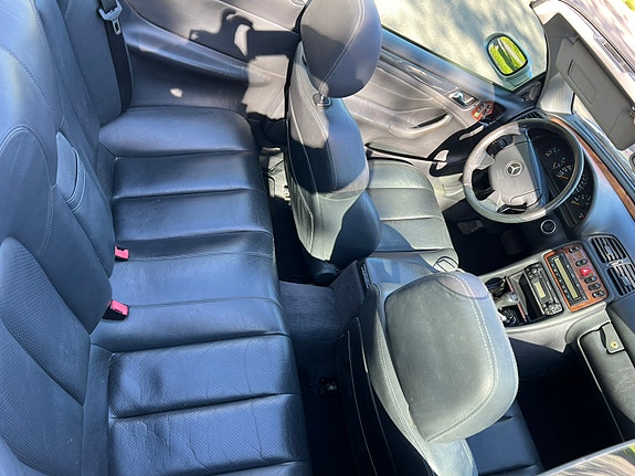 Mercedes-Benz CLK320 3 of 5