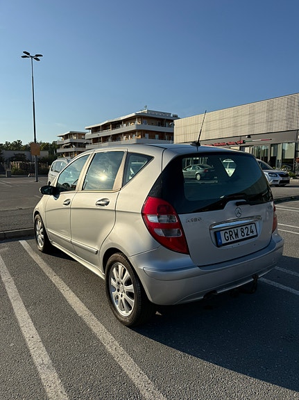 Mercedes-Benz A180 3 of 5