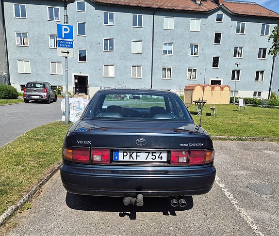 Toyota Camry 2 of 5