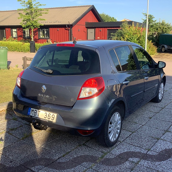Renault Clio III 2 of 6