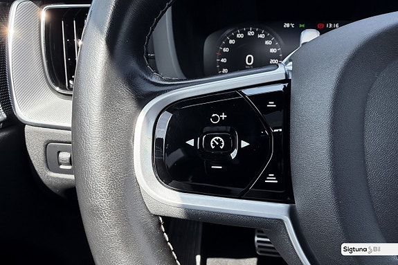 Volvo XC60 12 of 28