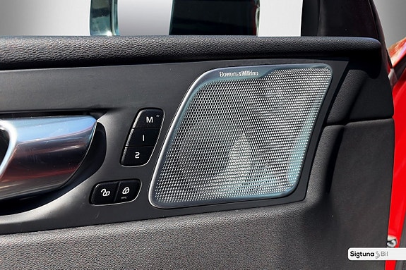 Volvo XC60 14 of 28
