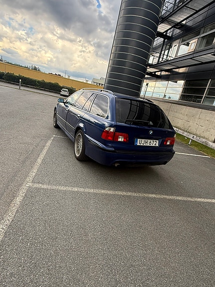 BMW 525i 4 of 6