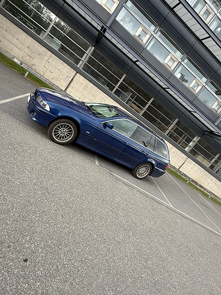 BMW 525i 6 of 6