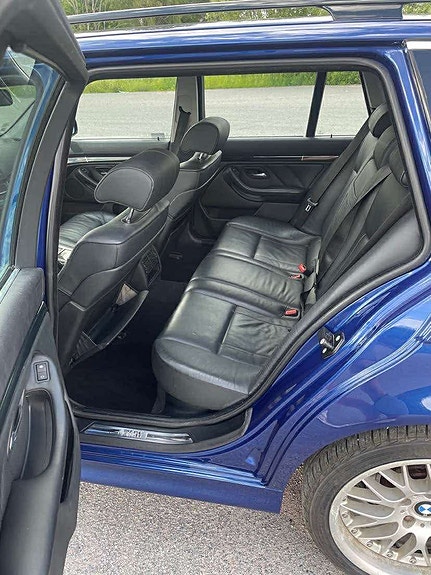 BMW 525i 3 of 6