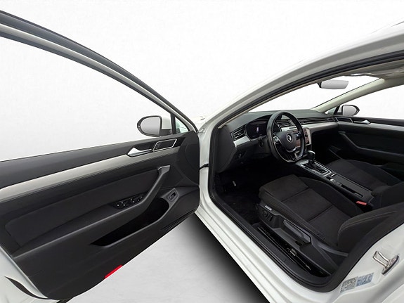 Volkswagen Passat 10 of 29