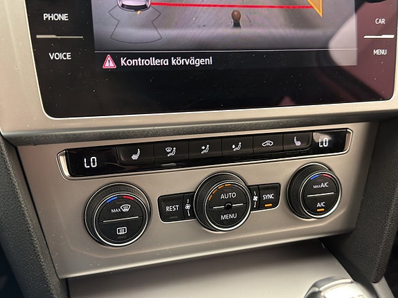 Volkswagen Passat 18 of 29