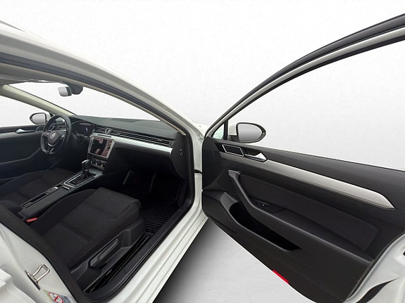 Volkswagen Passat 22 of 29