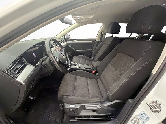 Volkswagen Passat 11 of 29