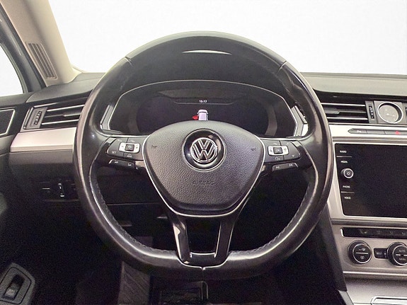 Volkswagen Passat 12 of 29