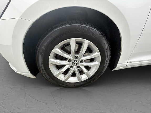 Volkswagen Passat 28 of 29