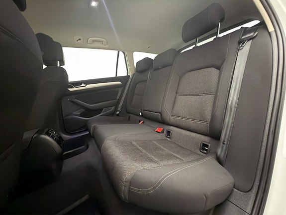 Volkswagen Passat 23 of 29