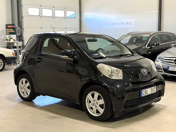 Toyota IQ 2 of 5