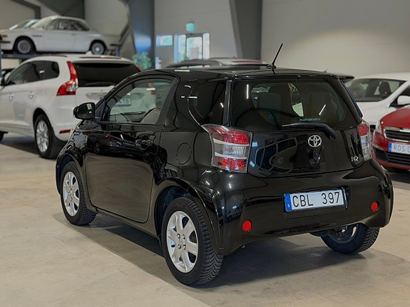 Toyota IQ 3 of 5