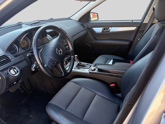 Mercedes-Benz C220 9 of 12