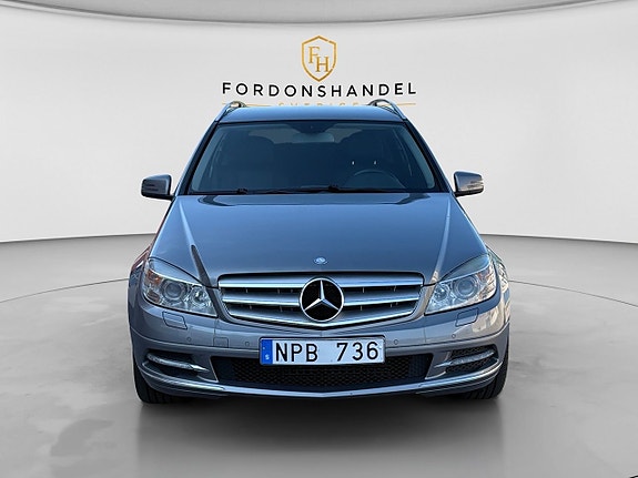 Mercedes-Benz C220 2 of 5