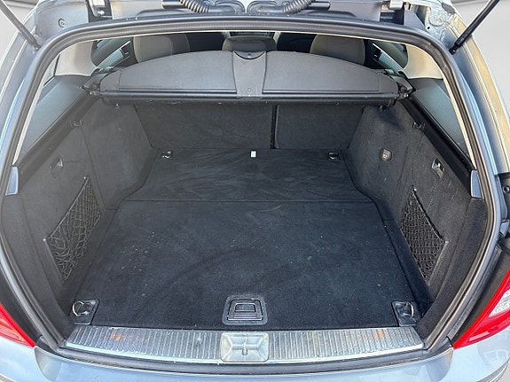 Mercedes-Benz C220 11 of 12