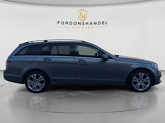 Mercedes-Benz C220 4 of 5
