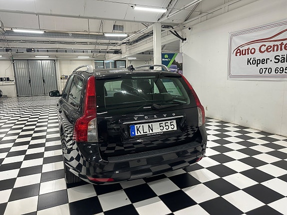 Volvo V50 4 of 5