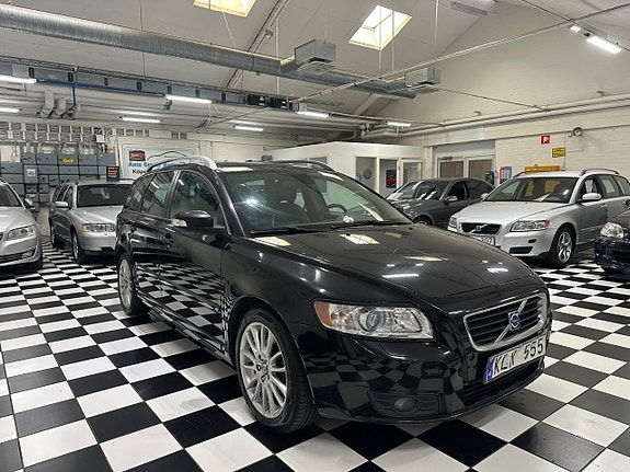 Volvo V50 2 of 5