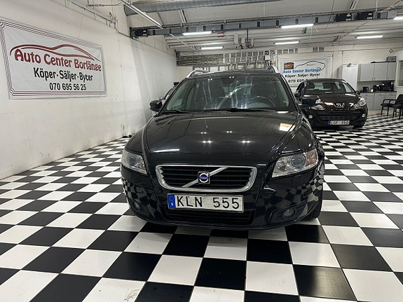 Volvo V50 3 of 5