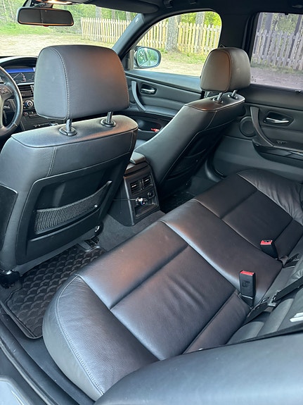 BMW 330d 5 of 5