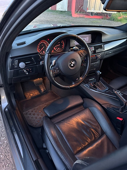 BMW 330d 4 of 5