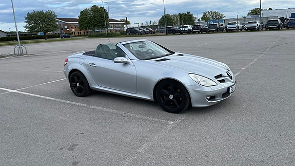 Mercedes-Benz SLK350 3 of 5