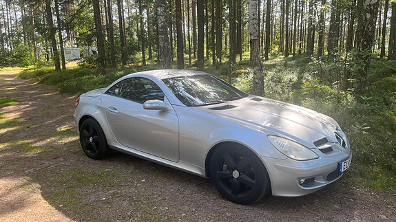 Mercedes-Benz SLK350 2 of 5