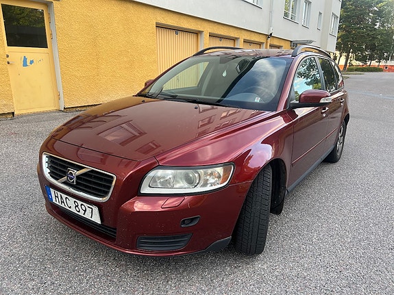 Volvo V50 2 of 14