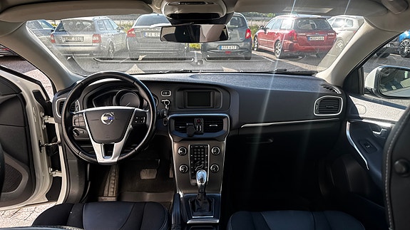 Volvo V40 3 of 5