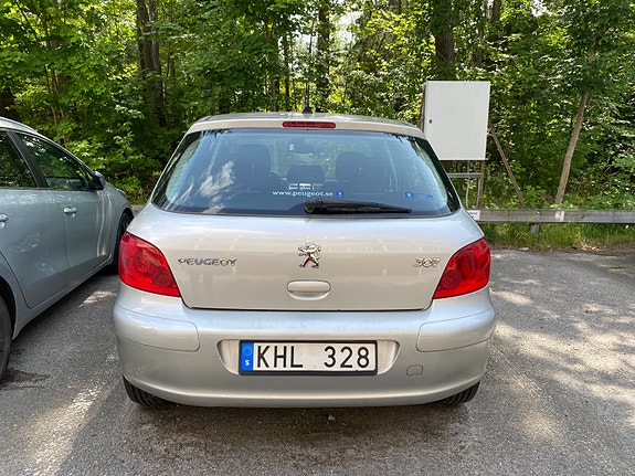 Peugeot 307 2 of 5