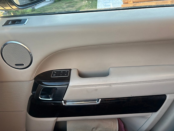 Land Rover Range Rover 16 of 21