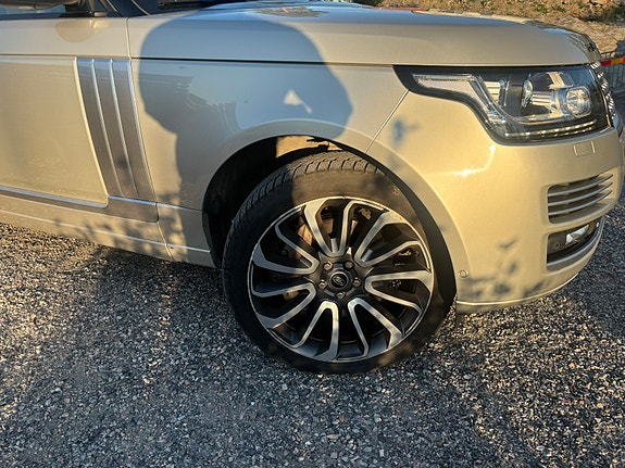 Land Rover Range Rover 2 of 5