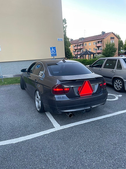 BMW 325i 2 of 10