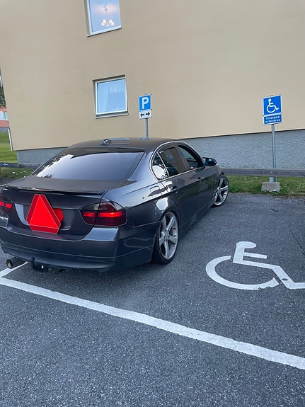 BMW 325i 3 of 10