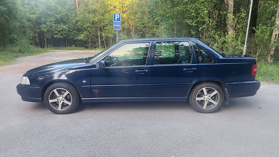 Volvo S70 2 of 5