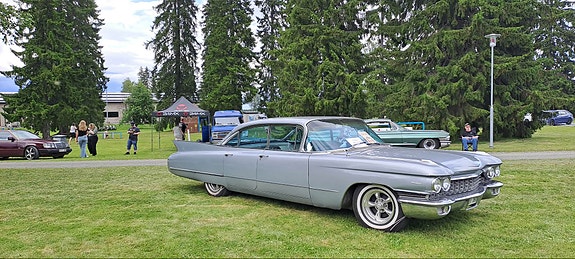 Cadillac Deville 2 of 5