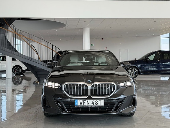 BMW i5 3 of 23