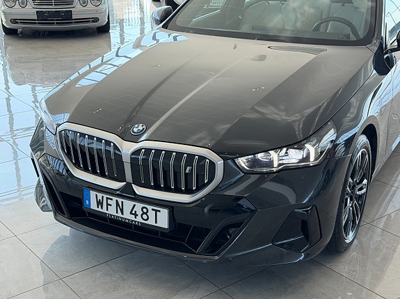 BMW i5 7 of 23